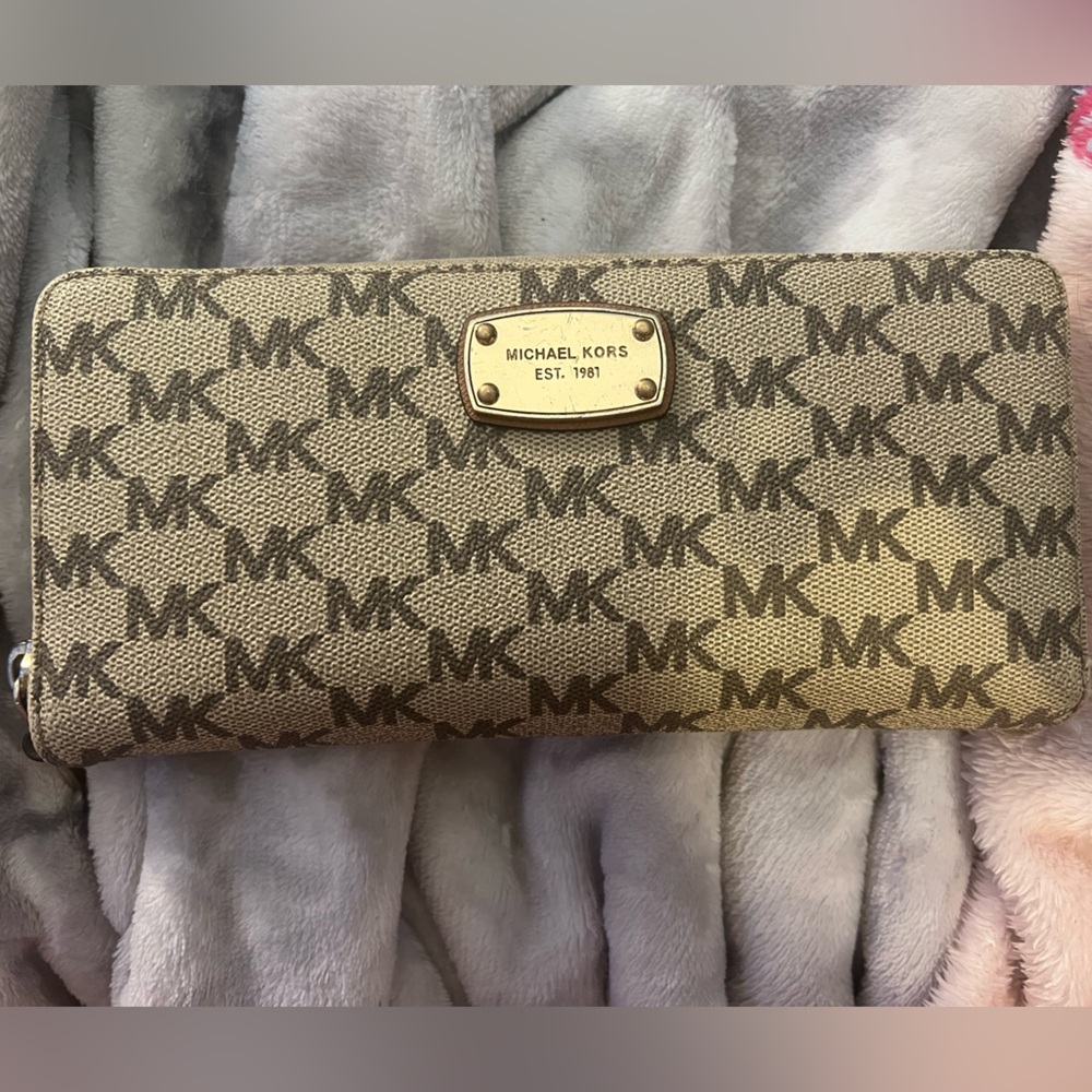 Michael Kors Jet Set Travel Large Logo Continental Wristlet